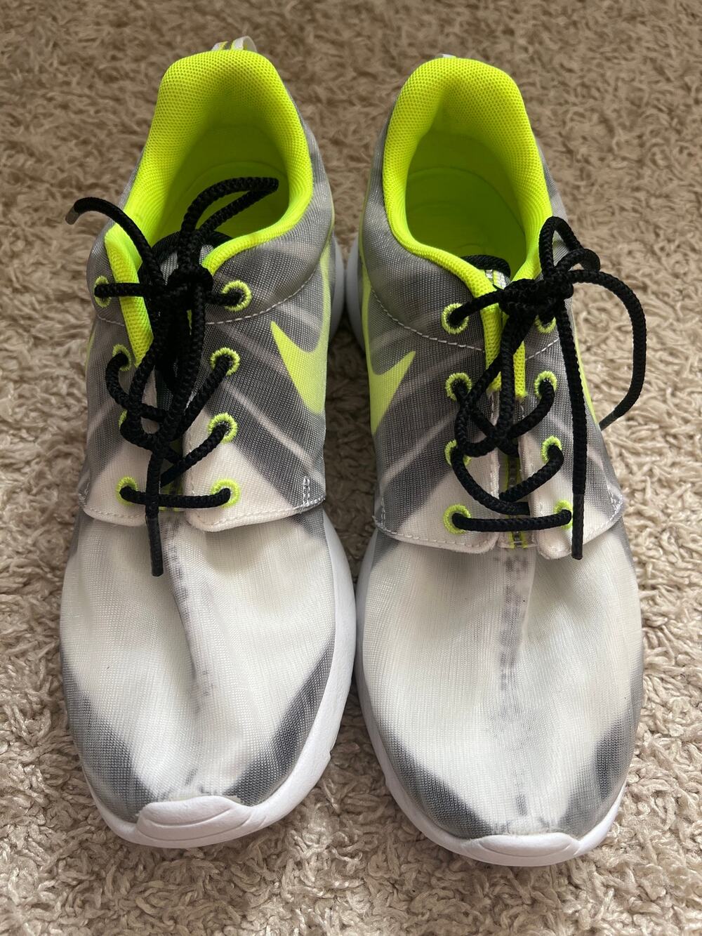 Nike Roshe Run FV QS “Pulso Forte” Black Volt White Size 7 Women’s - Free Ship